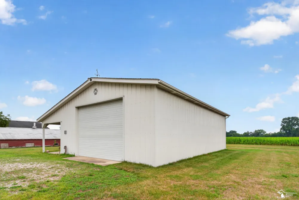 8040 Tuttle Hill Road Augusta Charter Township, MI 48197