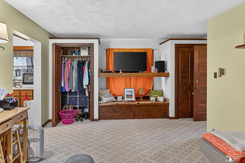 8040 Tuttle Hill Road Augusta Charter Township, MI 48197
