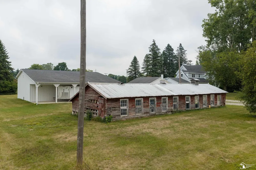 8040 Tuttle Hill Road Augusta Charter Township, MI 48197