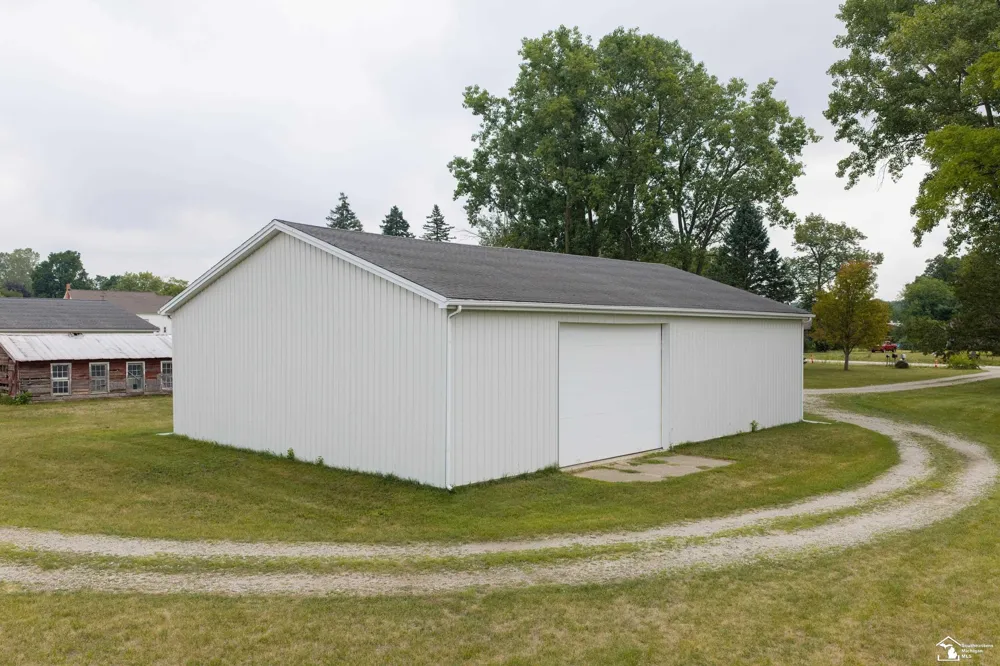 8040 Tuttle Hill Road Augusta Charter Township, MI 48197