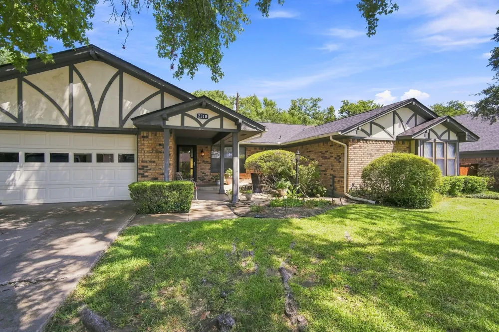 2310 Louise Lane Ennis, TX 75119