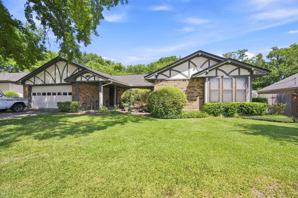 2310 Louise Lane Ennis, TX 75119