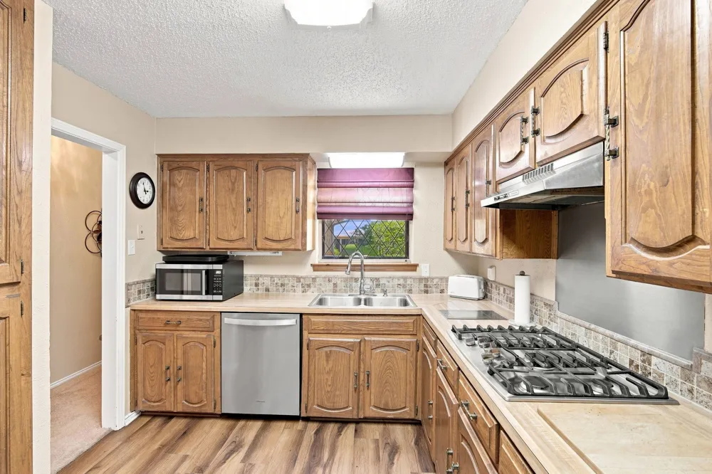 2310 Louise Lane Ennis, TX 75119