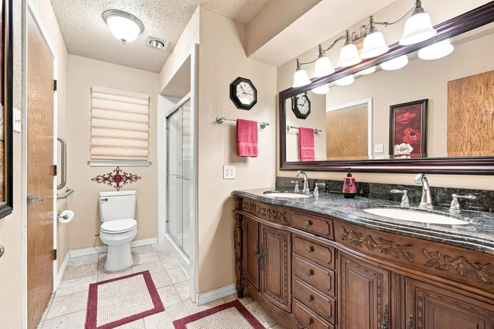 2310 Louise Lane Ennis, TX 75119