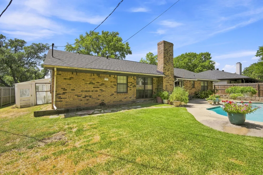 2310 Louise Lane Ennis, TX 75119
