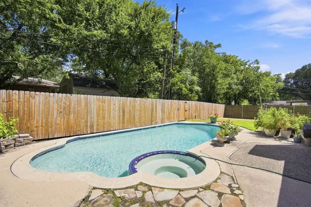 2310 Louise Lane Ennis, TX 75119