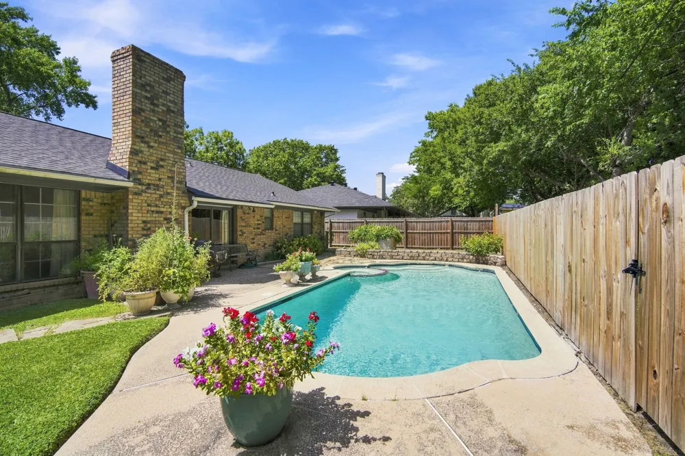 2310 Louise Lane Ennis, TX 75119