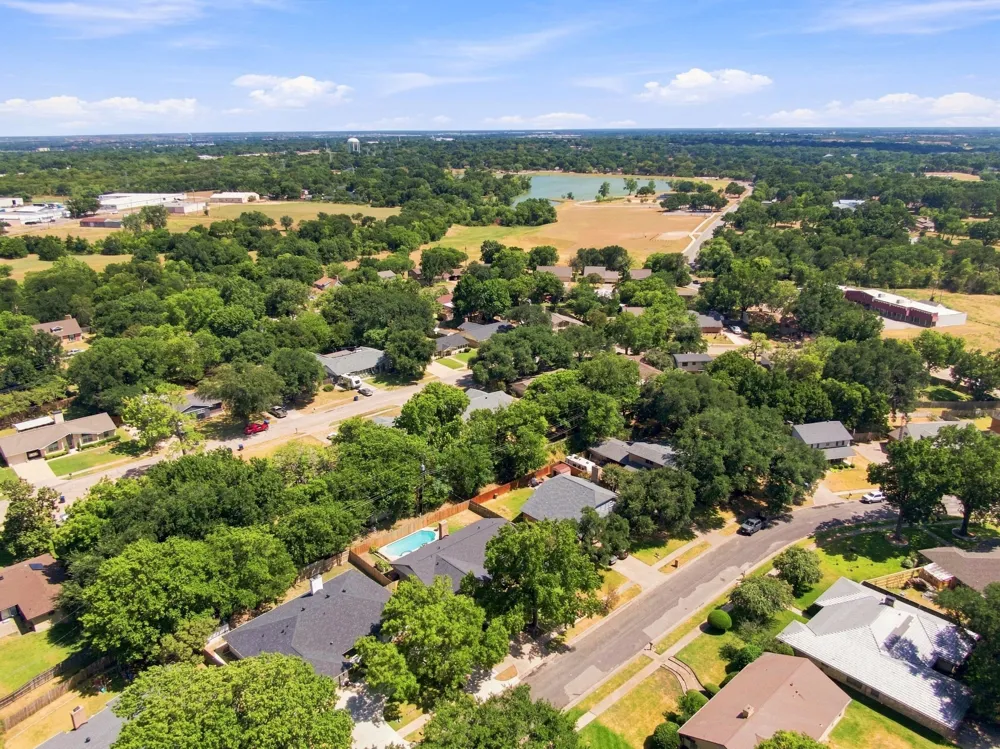 2310 Louise Lane Ennis, TX 75119