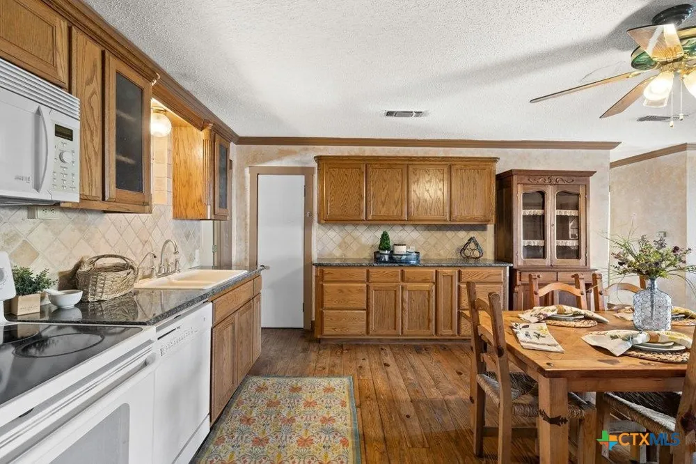 158 Watch Hill Lane Stonewall, TX 78671