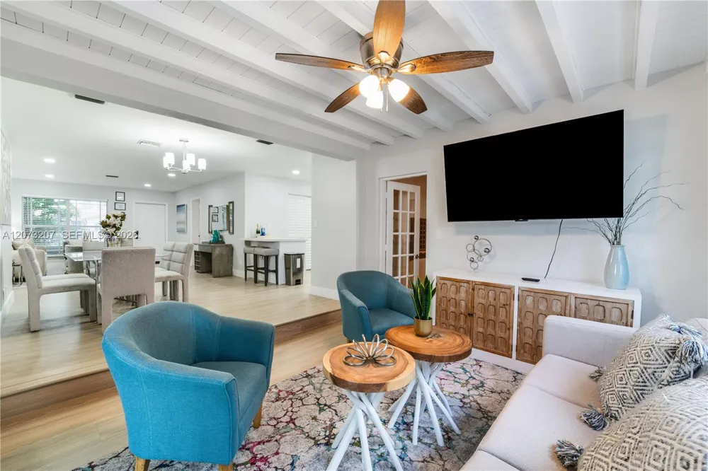317 SE 3rd Ter Dania Beach, FL 33004