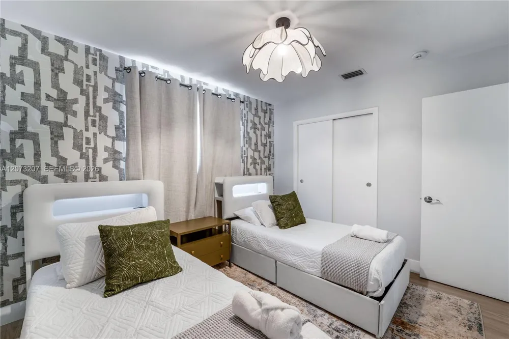 317 SE 3rd Ter Dania Beach, FL 33004