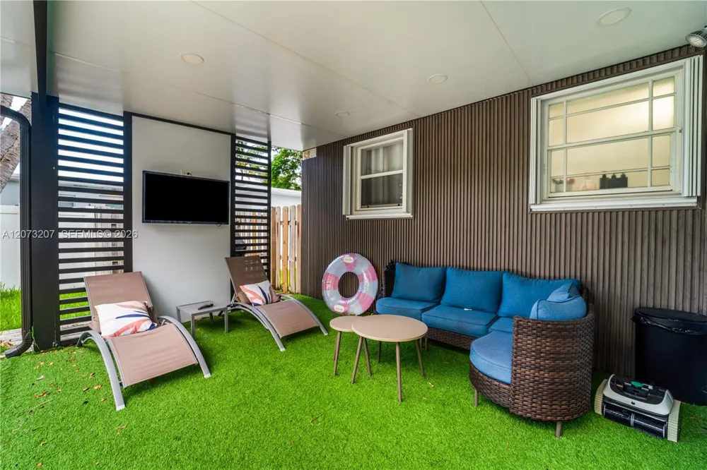 317 SE 3rd Ter Dania Beach, FL 33004