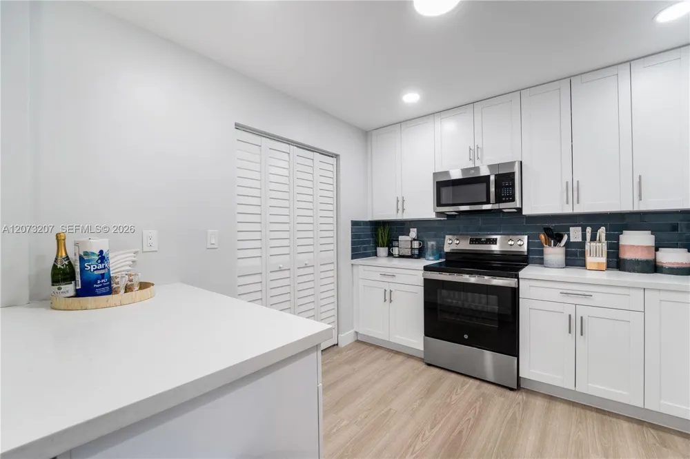 317 SE 3rd Ter Dania Beach, FL 33004