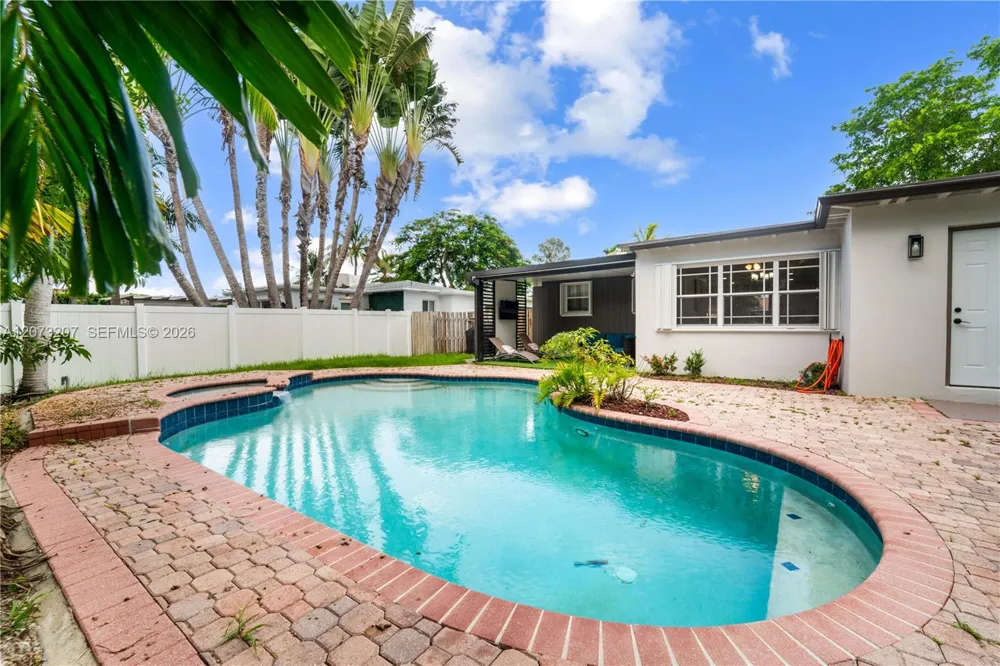 317 SE 3rd Ter Dania Beach, FL 33004