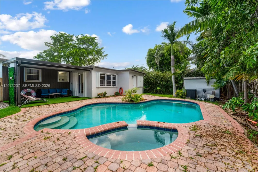 317 SE 3rd Ter Dania Beach, FL 33004