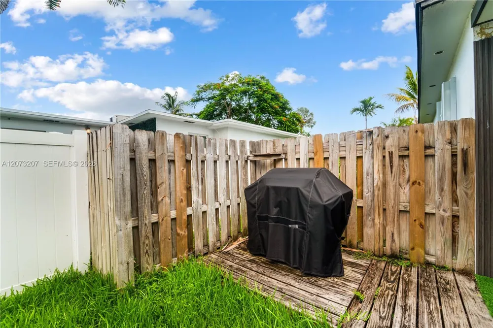 317 SE 3rd Ter Dania Beach, FL 33004