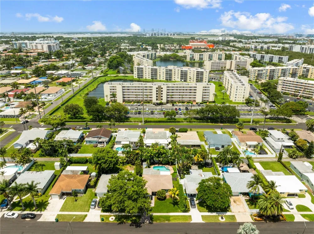 317 SE 3rd Ter Dania Beach, FL 33004