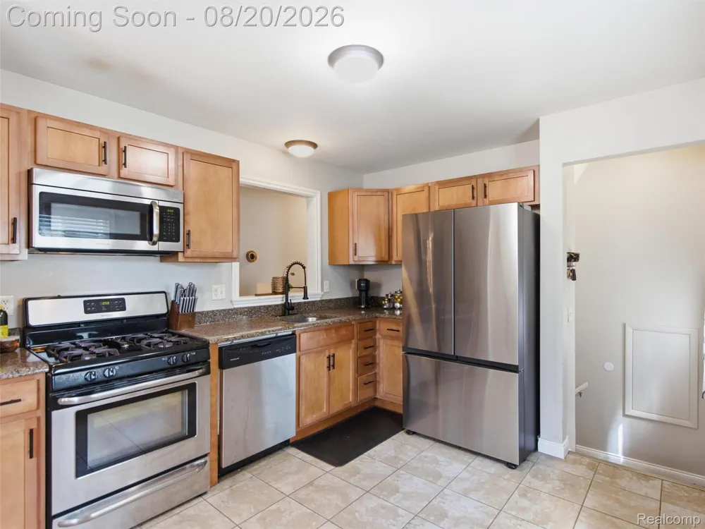 2226 Kipling Avenue Berkley City, MI 48072