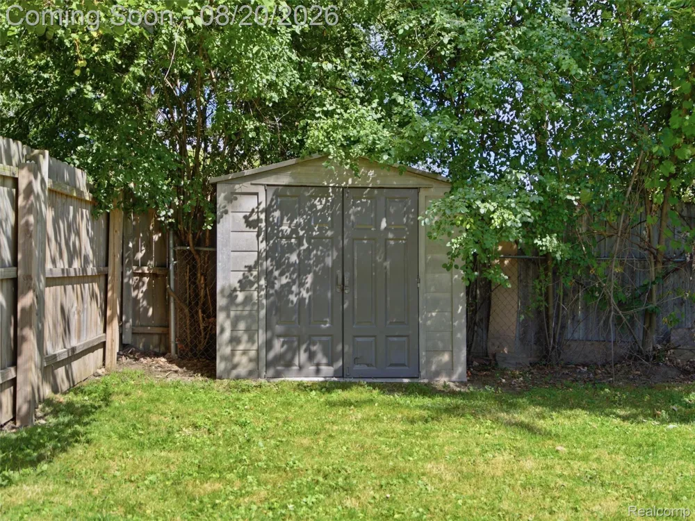 2226 Kipling Avenue Berkley City, MI 48072