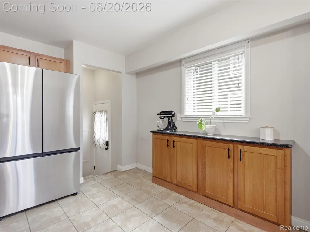 2226 Kipling Avenue Berkley City, MI 48072