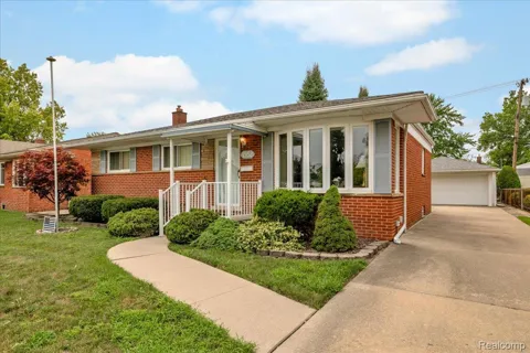 1952 Lakeview Street