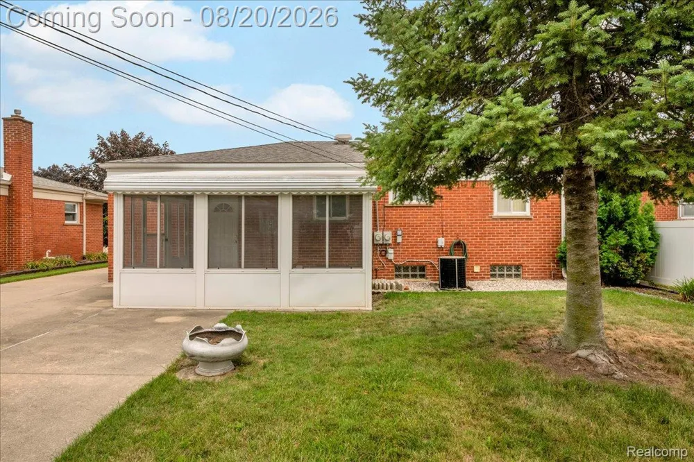 1952 Lakeview Street Trenton City, MI 48183