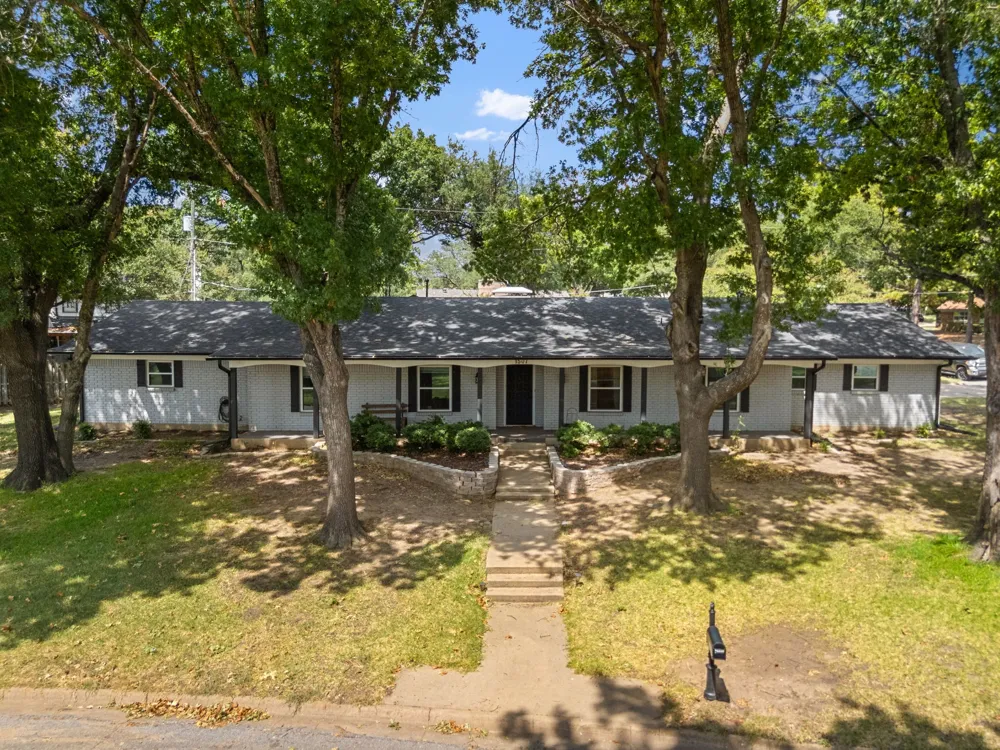 1507 Greenbrier Drive Sherman, TX 75092