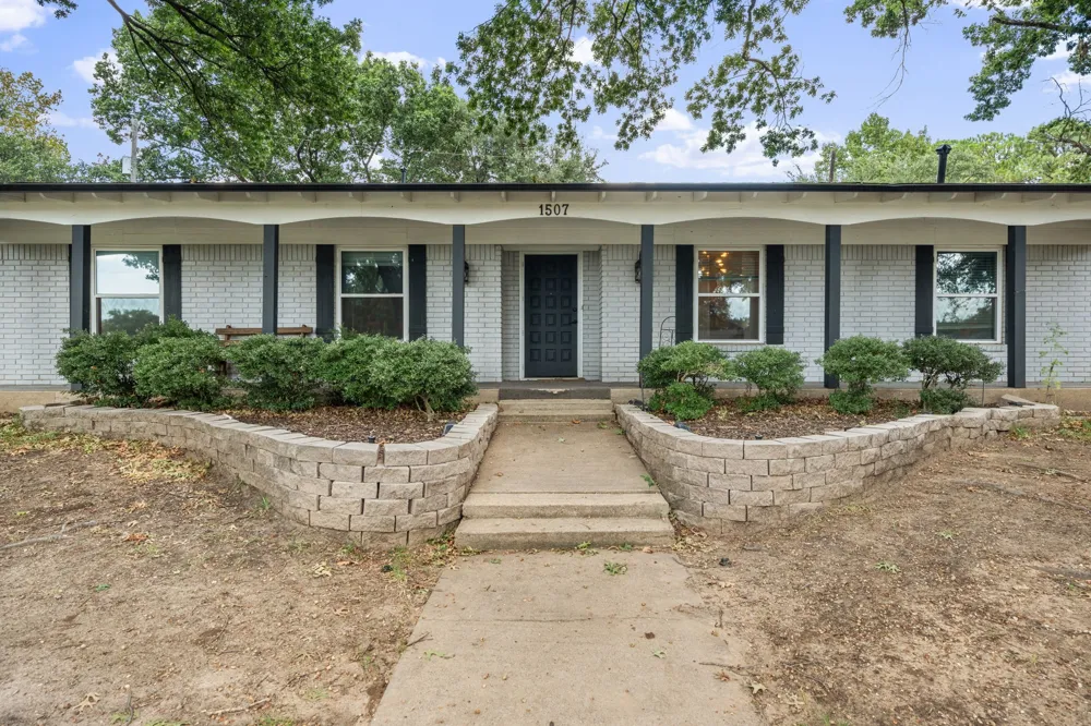 1507 Greenbrier Drive Sherman, TX 75092