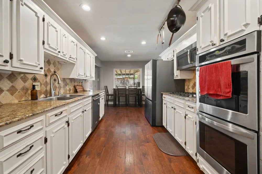 1507 Greenbrier Drive Sherman, TX 75092