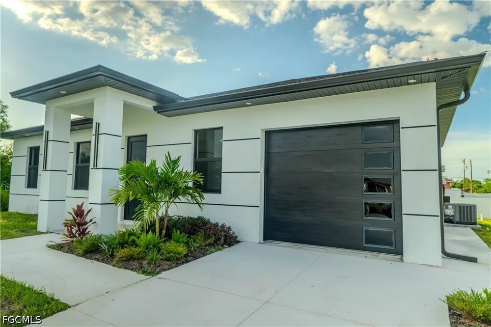 11TH STREET W Lehigh Acres, FL 33971