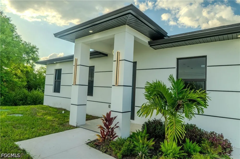 11TH STREET W Lehigh Acres, FL 33971