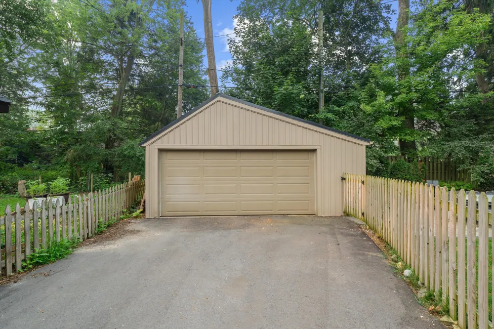1805 Charlton Avenue Ann Arbor, MI 48103