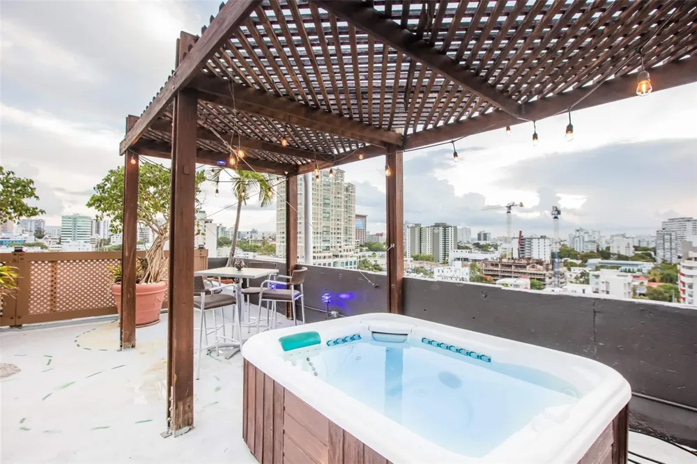 76 Kings Court 76 KINGS COURT #903 San Juan, PR 00907