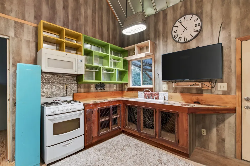 156 Sunshine Mountain Lane Mc Minnville, TN 37110