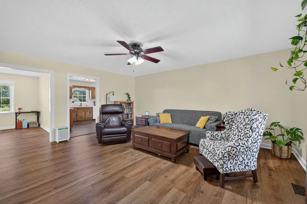 4023 Belle Orchard Dr Fayetteville, TN 37334
