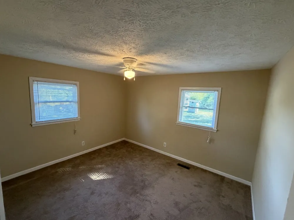 2128 Lambert Dr Westmoreland, TN 37186