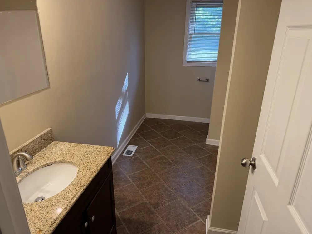 2128 Lambert Dr Westmoreland, TN 37186