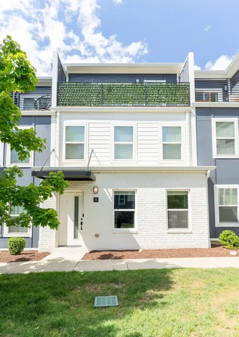 110 Duke St #8