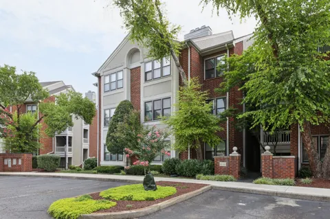 401 Ashlawn Ct