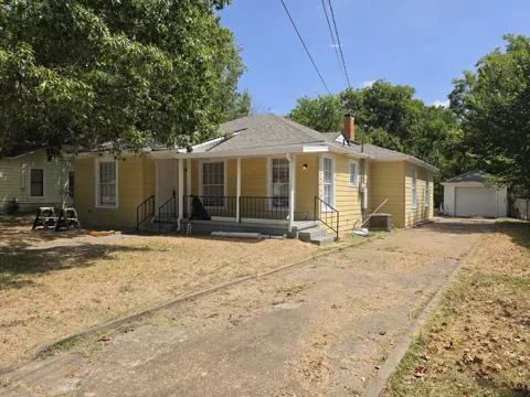 1033 Lockhart