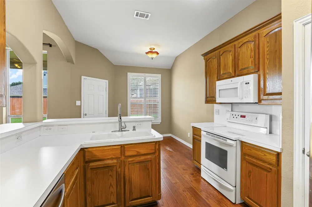1612 Twin Oaks Drive Cleburne, TX 76033