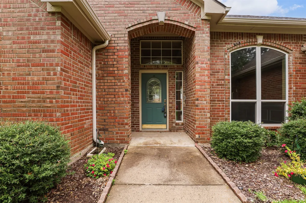 1612 Twin Oaks Drive Cleburne, TX 76033