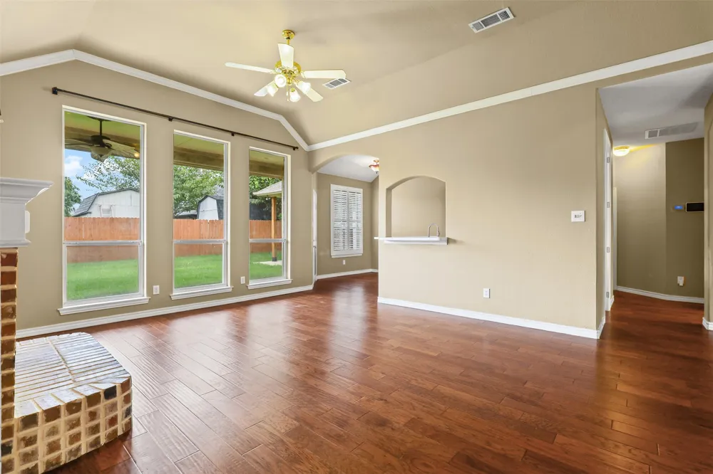 1612 Twin Oaks Drive Cleburne, TX 76033