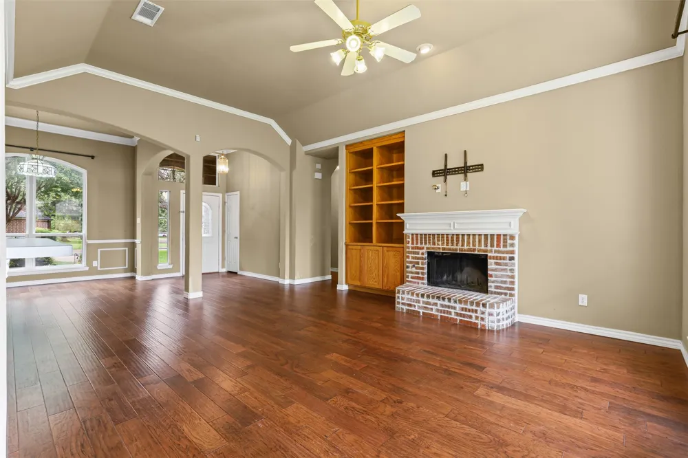 1612 Twin Oaks Drive Cleburne, TX 76033