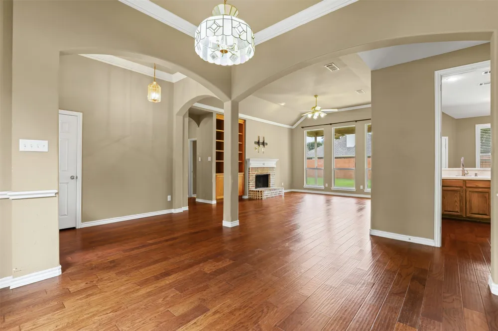 1612 Twin Oaks Drive Cleburne, TX 76033