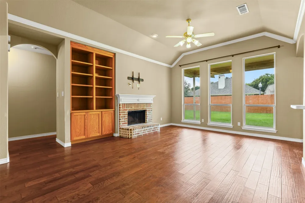 1612 Twin Oaks Drive Cleburne, TX 76033