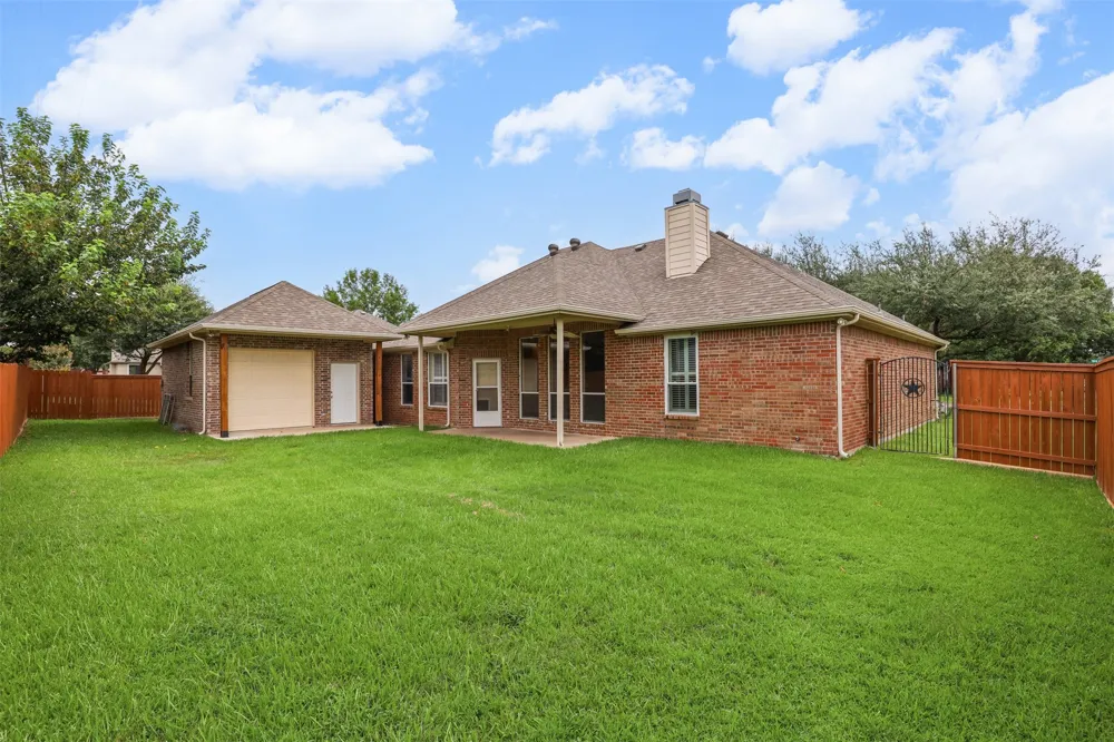 1612 Twin Oaks Drive Cleburne, TX 76033