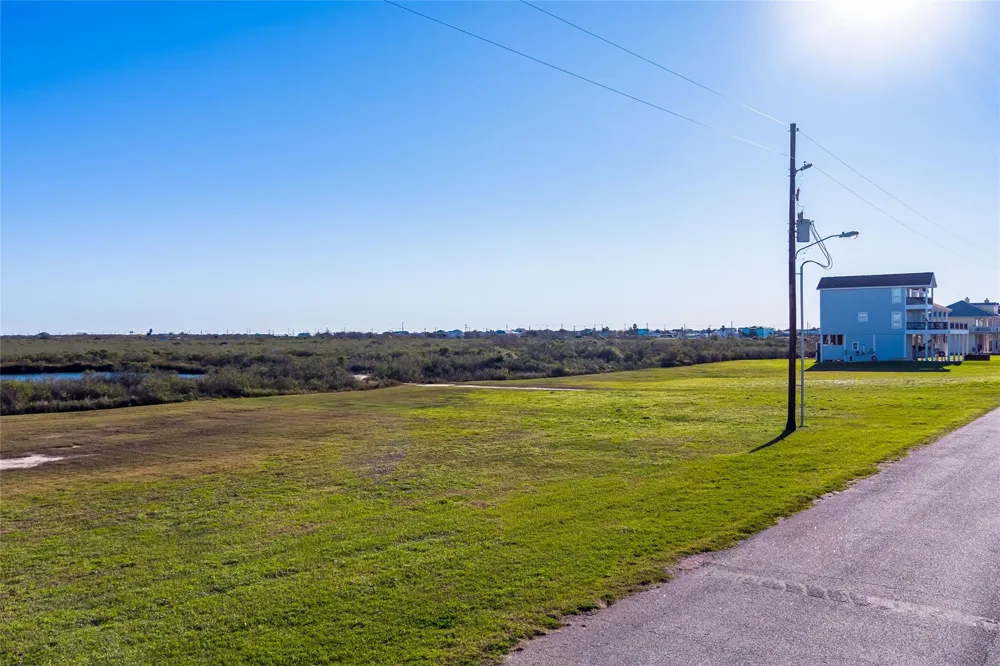 1170 Lagoon Drive Crystal Beach, TX 77650