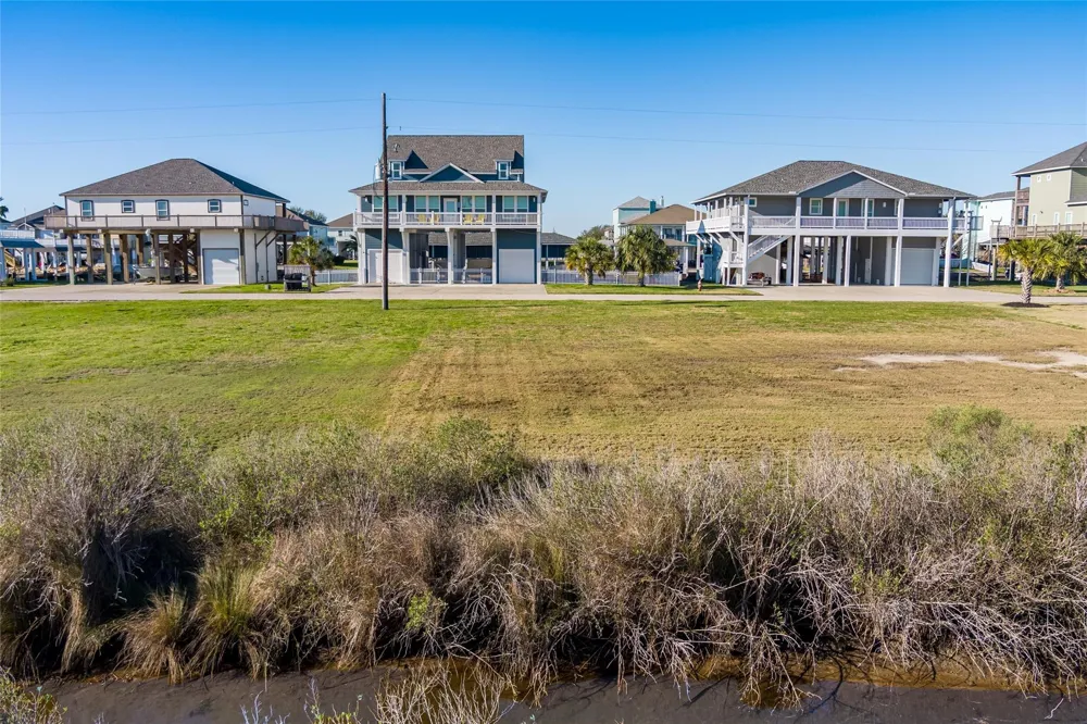 1170 Lagoon Drive Crystal Beach, TX 77650