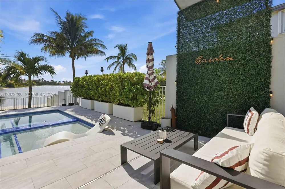226 SW 180th Ave Pembroke Pines, FL 33029